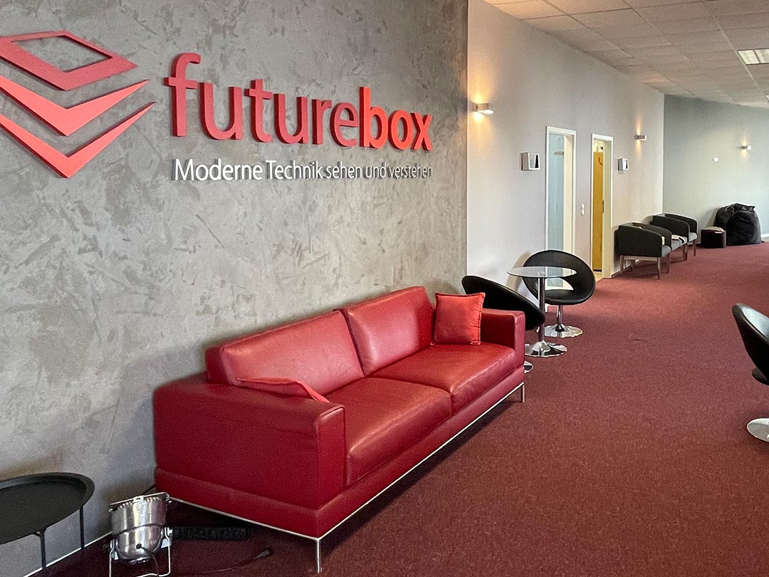 Open Lounge Rotes Sofa